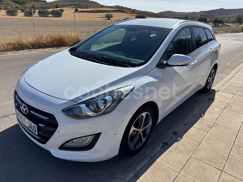 Blanco Usado 2015 Hyundai i30 Blackline Familiar | 6990 € (Buen precio) - Imagen 1/4