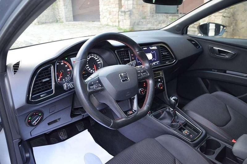 Usado Seat Leon FR 150 CV (110 kW) 2020 Gris Familiar