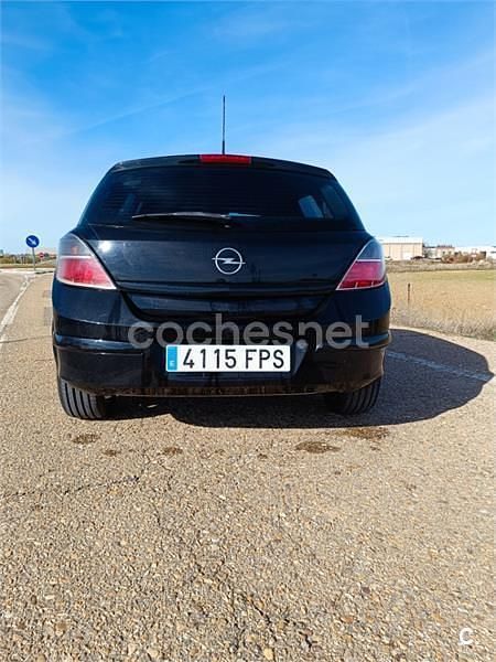Usado Opel Astra Cosmo 120 CV (88 kW) 2007 Negro Berlina