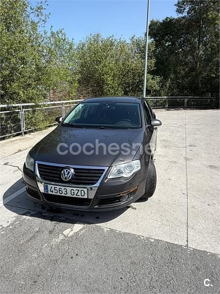 Usado VW Passat Advance 140 CV (102 kW) 2010 Gris / plata Berlina