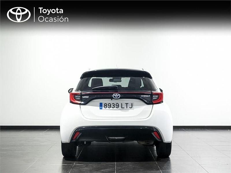 Usado Toyota Yaris Hybrid Style 116 CV (85 kW) 2021 Blanco