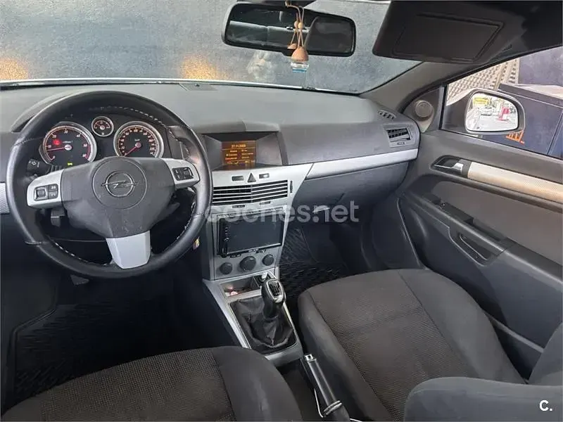 Usado Opel Astra GTC Sport 110 CV (80 kW) 2009 Blanco Berlina