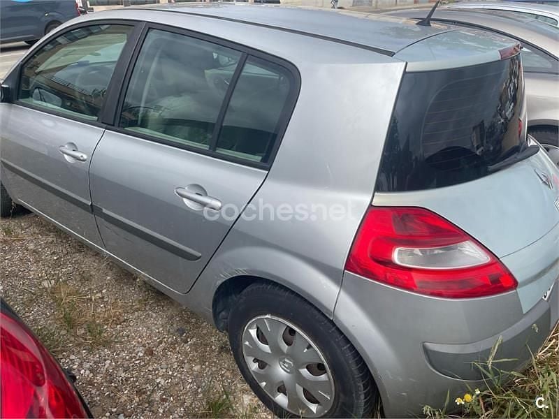 Usado Renault Mégane II Dynamique 130 CV (95 kW) 2007 Gris / plata Berlina