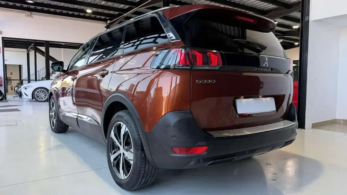 Usado Peugeot 5008 Active 130 CV (95 kW) 2021 Naranja SUV