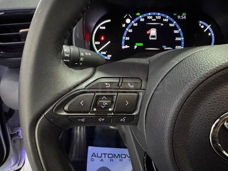 Usado Toyota Yaris Cross 116 CV (85 kW) 2024 Blanco SUV