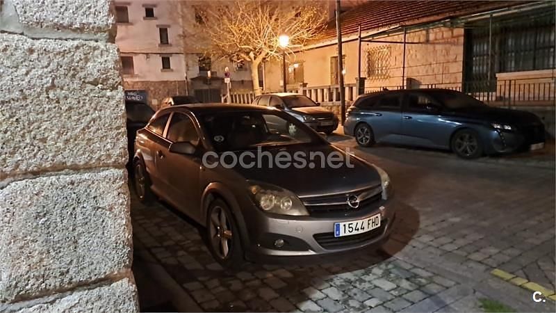 Usado Opel Astra GTC Sport 120 CV (88 kW) 2006 Gris / plata Berlina
