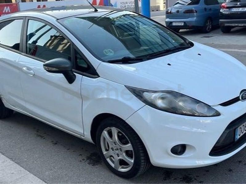 Usado Ford Fiesta Titanium 95 CV (69 kW) 2010 Blanco Utilitario