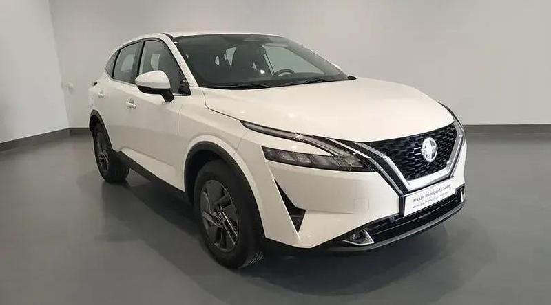 Usado Nissan Qashqai Acenta 140 CV (102 kW) 2022 Sapporo white (sólido) SUV