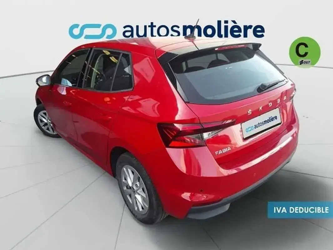 Usado Skoda Fabia Ambition 110 CV (80 kW) 2022 Rojo Utilitario