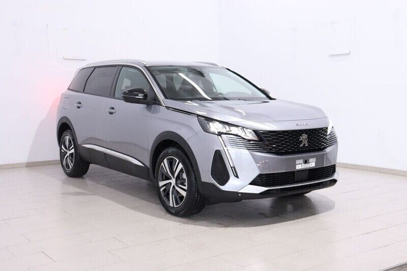 Usado Peugeot 5008 Active 136 CV (100 kW) 2024 Blanco Monovolumen