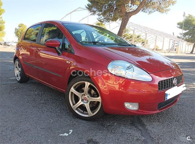 Granate Usado 2007 Fiat Grande Punto Dynamic Utilitario | 2800 € (Precio justo) - Imagen 1/4