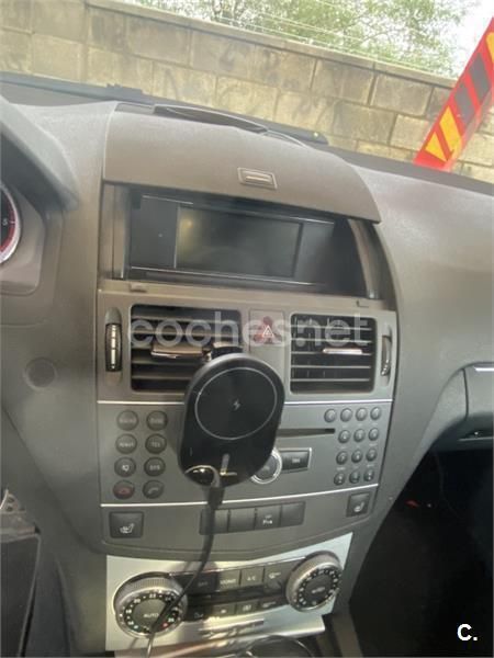 Negro Usado 2010 Mercedes C200 Avantgarde Familiar | 10.200 € (Un poco caro) - Imagen 1/4