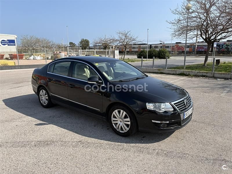 Usado VW Passat Highline 140 CV (102 kW) 2009 Negro Berlina