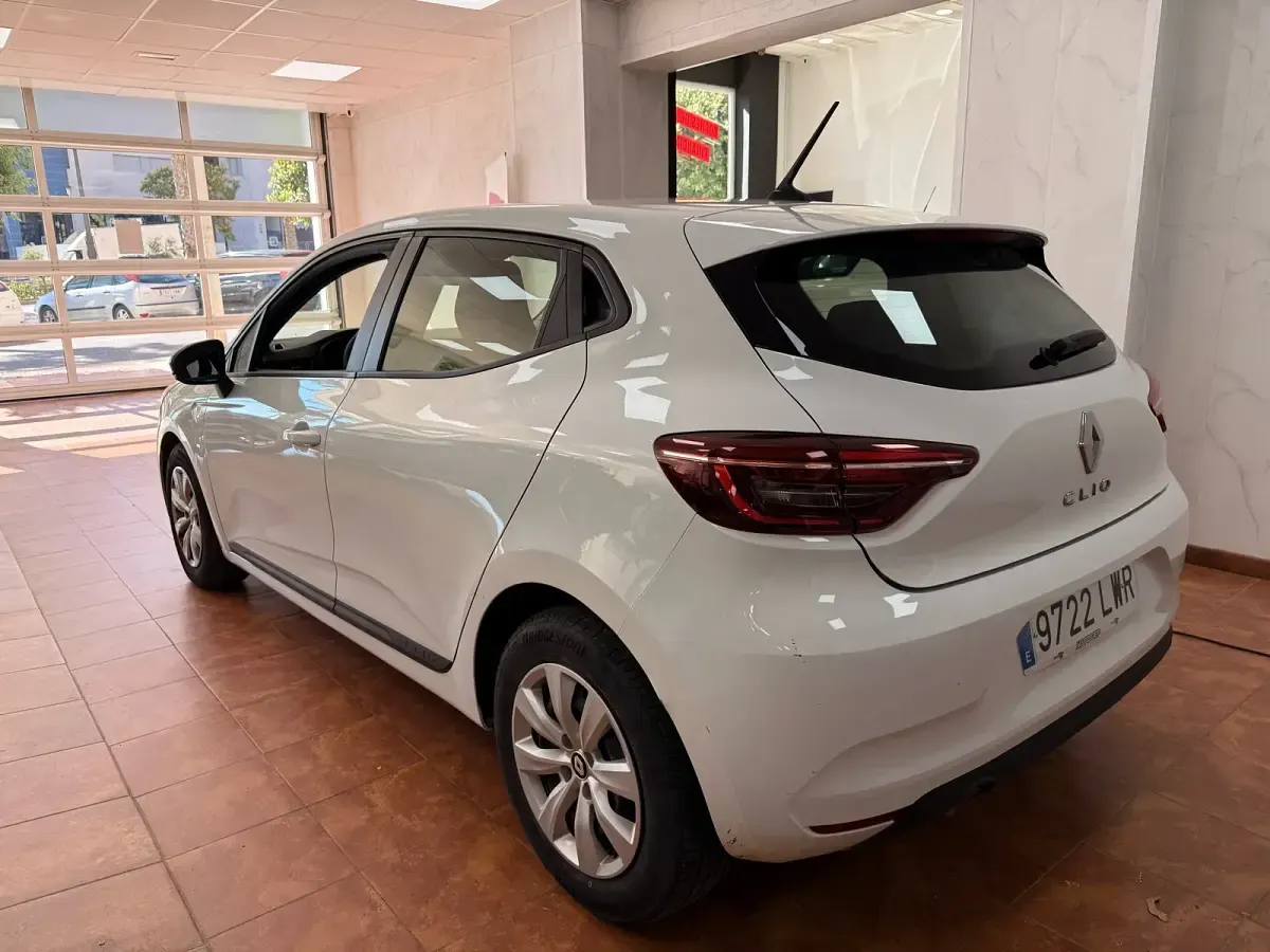 Usado Renault Clio V Business 100 CV (73 kW) 2022 Blanco Berlina