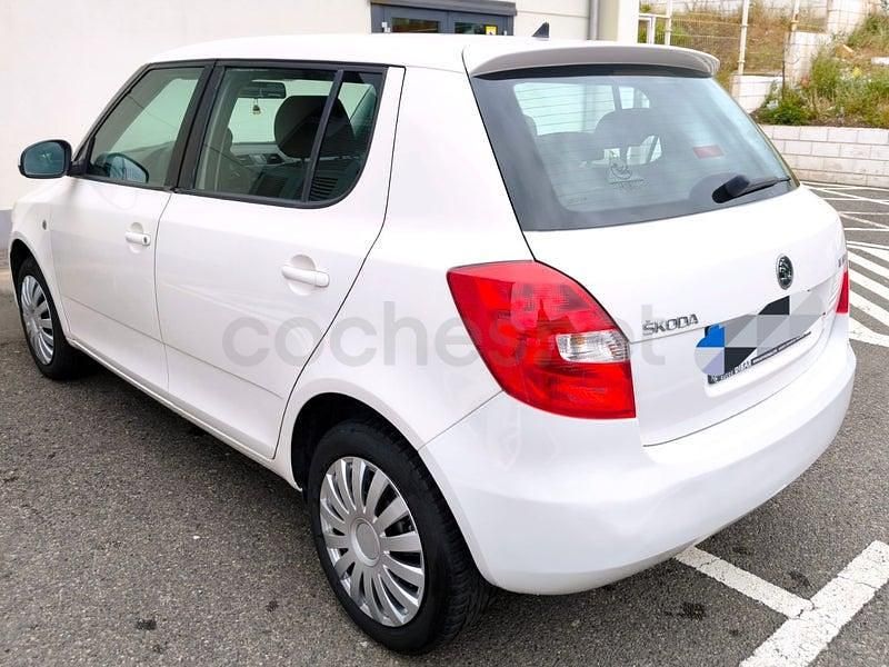 Usado Skoda Fabia Elegance 105 HP (77 kW) 2014 Branco Sedan
