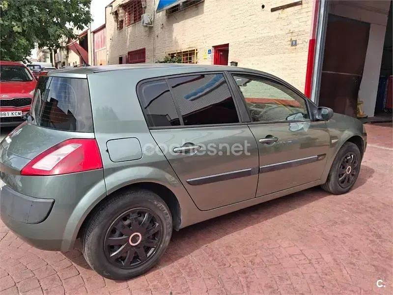 Usado Renault Mégane Dynamique 105 CV (77 kW) 2005 Verde Berlina