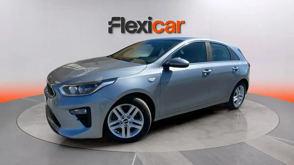 Usado Kia Ceed 136 CV (100 kW) 2021 Gris Utilitario