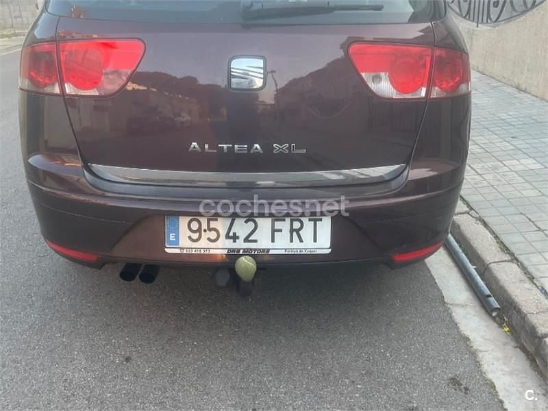 Usado Seat Altea XL Stylance 140 CV (102 kW) 2007 Granate Monovolumen