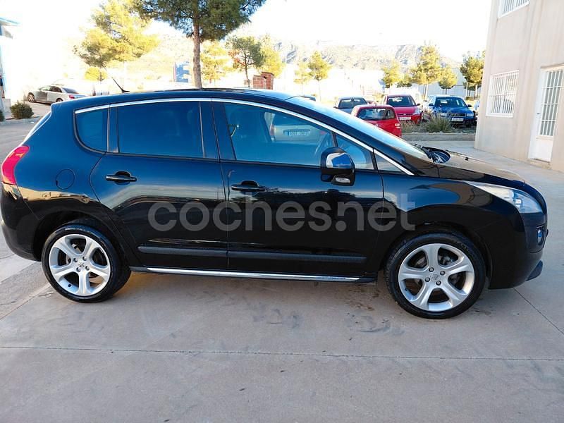 Usado Peugeot 3008 Access 115 CV (84 kW) 2013 Negro Berlina