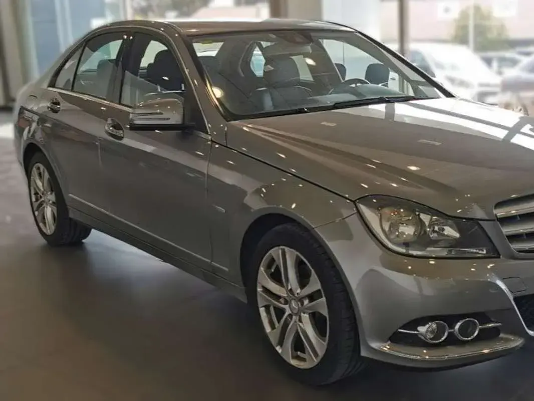 Usado Mercedes C200 Avantgarde Edition 136 CV (100 kW) 2011 Beige Berlina