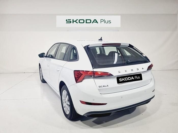 Usado Skoda Scala Active 110 CV (80 kW) 2023 Blanco Utilitario