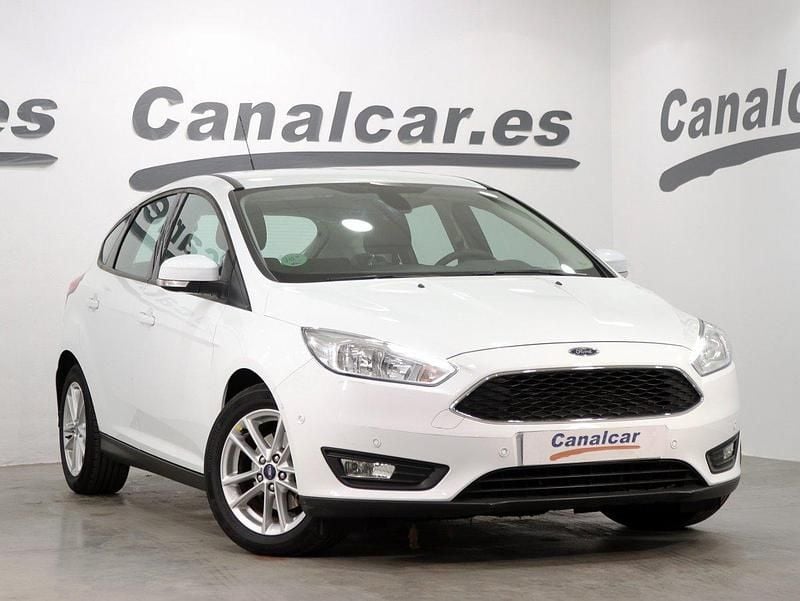 Begagnad Ford Focus Trend 125 HK (91 kW) 2018 Vit Sedan