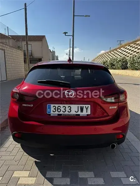 Usado Mazda 3 105 CV (77 kW) 2017 Rojo Berlina