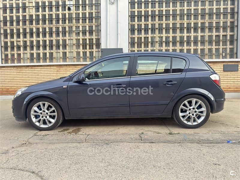 Azul Usado 2006 Opel Astra Cosmo Berlina | 4999 € (Precio justo) - Imagen 1/4