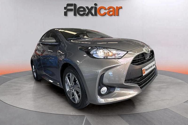 Marrón Usado 2024 Toyota Yaris Hybrid Active Berlina | 17.990 € (Super precio) - Imagen 1/4