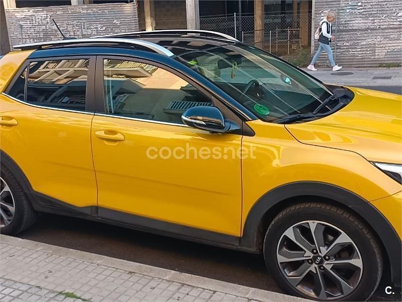Usado Kia Stonic 120 CV (88 kW) 2018 Amarillo SUV