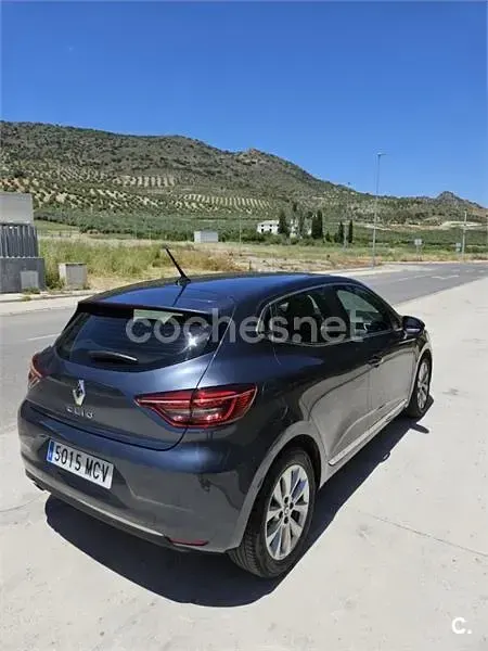 Usado Renault Clio V Zen 90 CV (66 kW) 2022 Gris / plata Berlina
