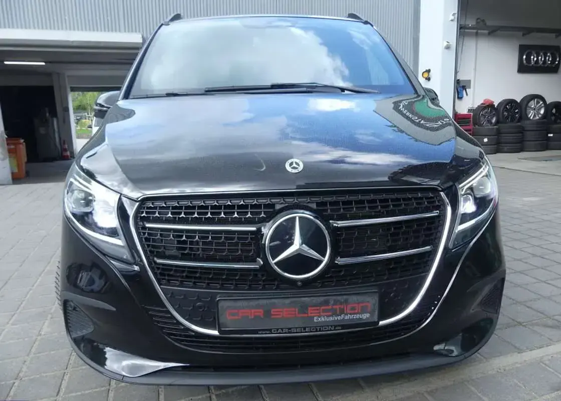 Usado Mercedes V220 163 CV (119 kW) 2024 Negro Monovolumen