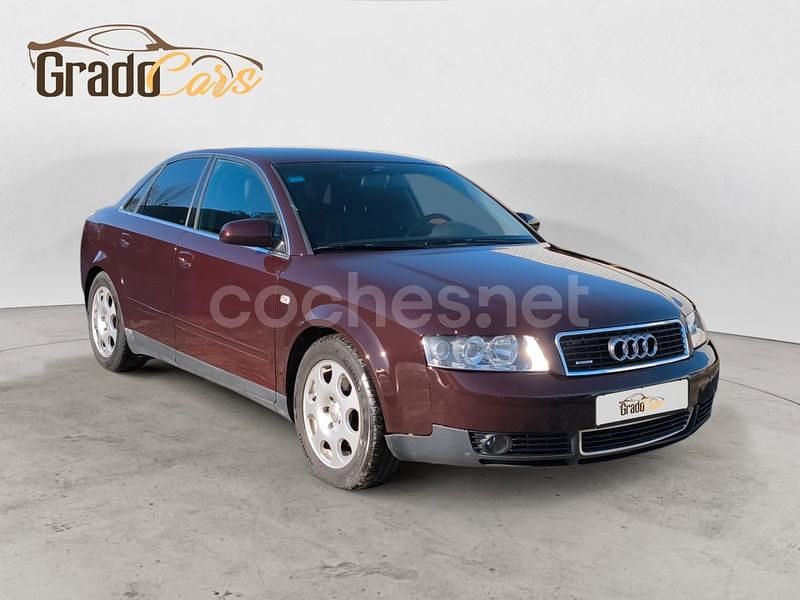 Usado Audi A4 130 CV (95 kW) 2003 Granate Berlina
