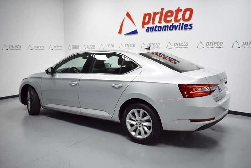 Begagnad Skoda Superb Ambition 122 HK (89 kW) 2021 Grå Sedan