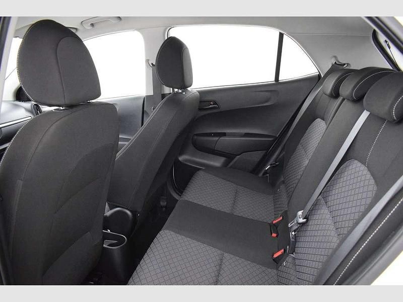 Usado Kia Picanto 63 CV (46 kW) 2025 Gris Utilitario