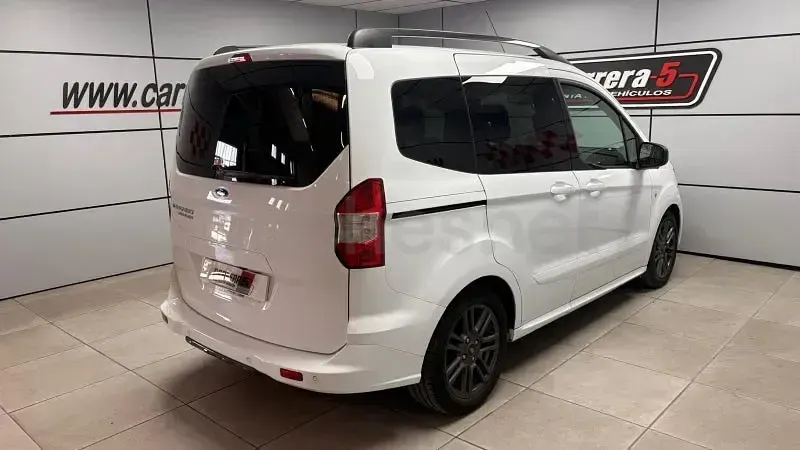Usado Ford Tourneo Courier Ambiente 100 CV (73 kW) 2019 Blanco Monovolumen