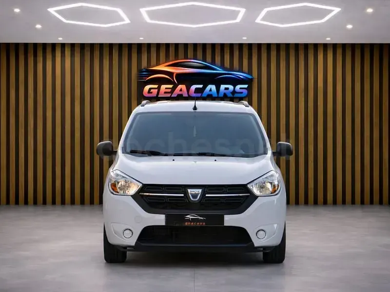 Usado Dacia Lodgy Comfort 130 CV (95 kW) 2020 Blanco Monovolumen