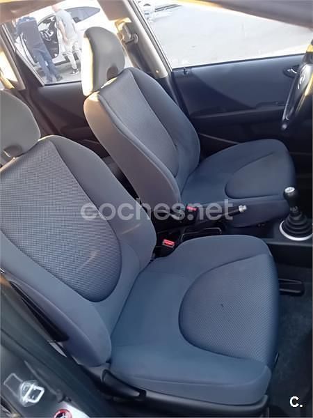 Usado Honda Jazz LS 83 CV (61 kW) 2006 Gris / plata Utilitario
