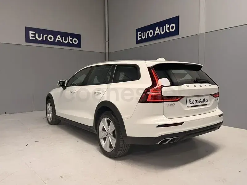 Usado Volvo V60 CC 190 CV (139 kW) 2021 Blanco Familiar