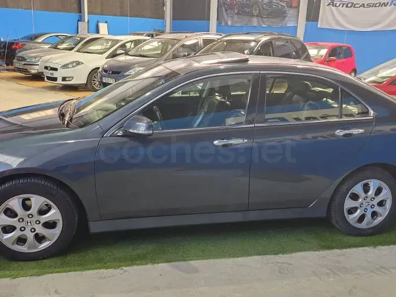 Usado Honda Accord Executive 140 CV (102 kW) 2007 Gris / plata Berlina