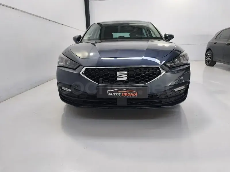 Usado Seat Leon Style 115 CV (84 kW) 2020 Gris / plata Berlina