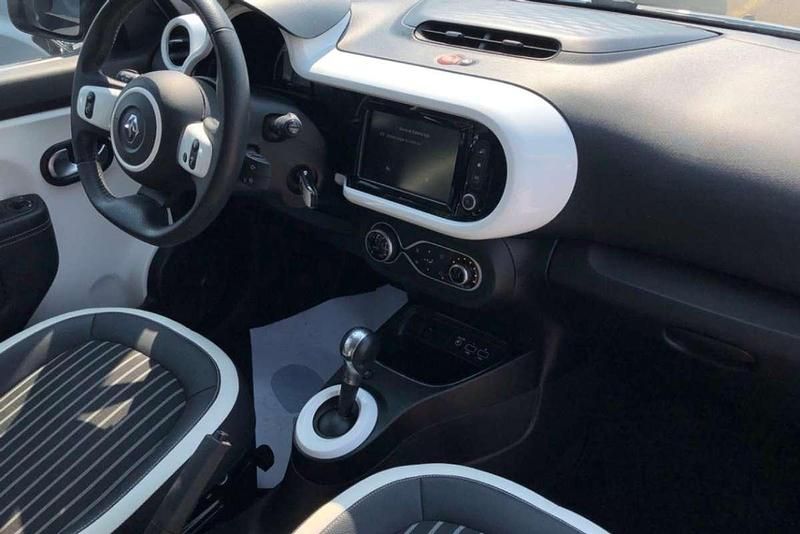 Usado Renault Twingo Zen 60 kW (82 CV) 2022 Blanco Utilitario