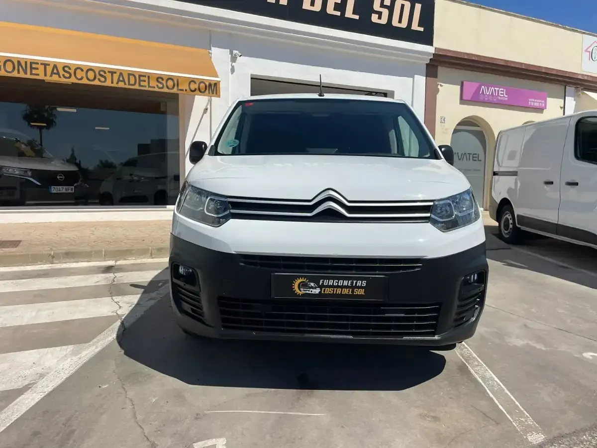 Usado Citroën Berlingo 100 CV (73 kW) 2022 Blanco Monovolumen