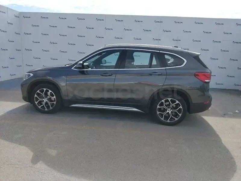 Usado BMW X1 Executive 190 CV (139 kW) 2022 Gris / plata SUV