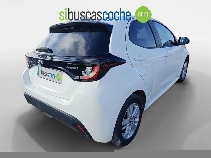 Usado Toyota Yaris Hybrid Business Edition 115 CV (84 kW) 2022 Blanco