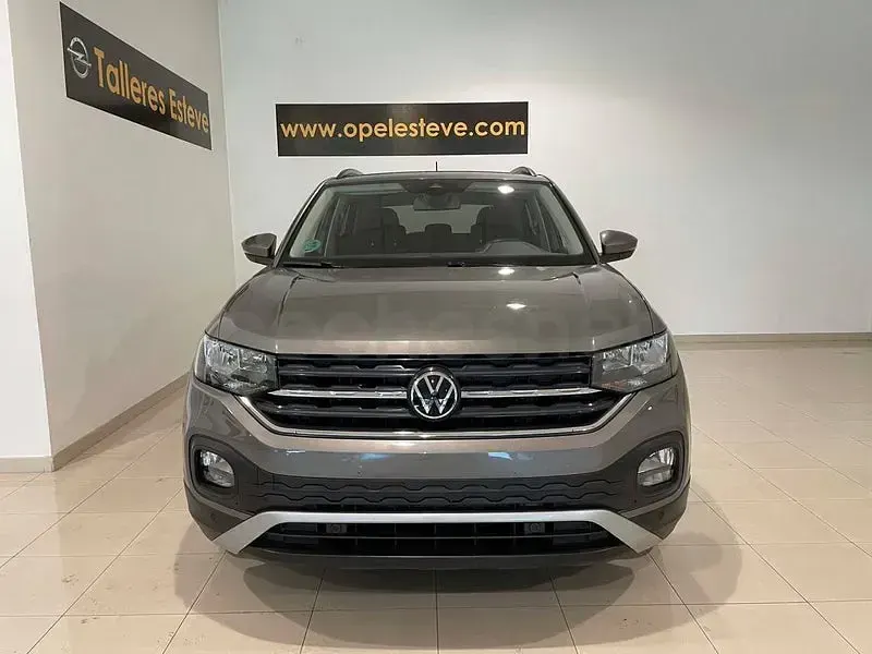 Usado VW T-Cross Advance 110 CV (80 kW) 2023 Gris / plata SUV