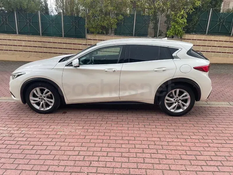 Usado Infiniti Q30 Premium 109 CV (80 kW) 2016 Blanco Berlina