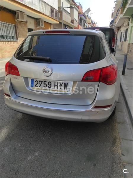 Gris / plata Usado 2014 Opel Astra Business Familiar | 6000 € (Precio justo) - Imagen 1/4