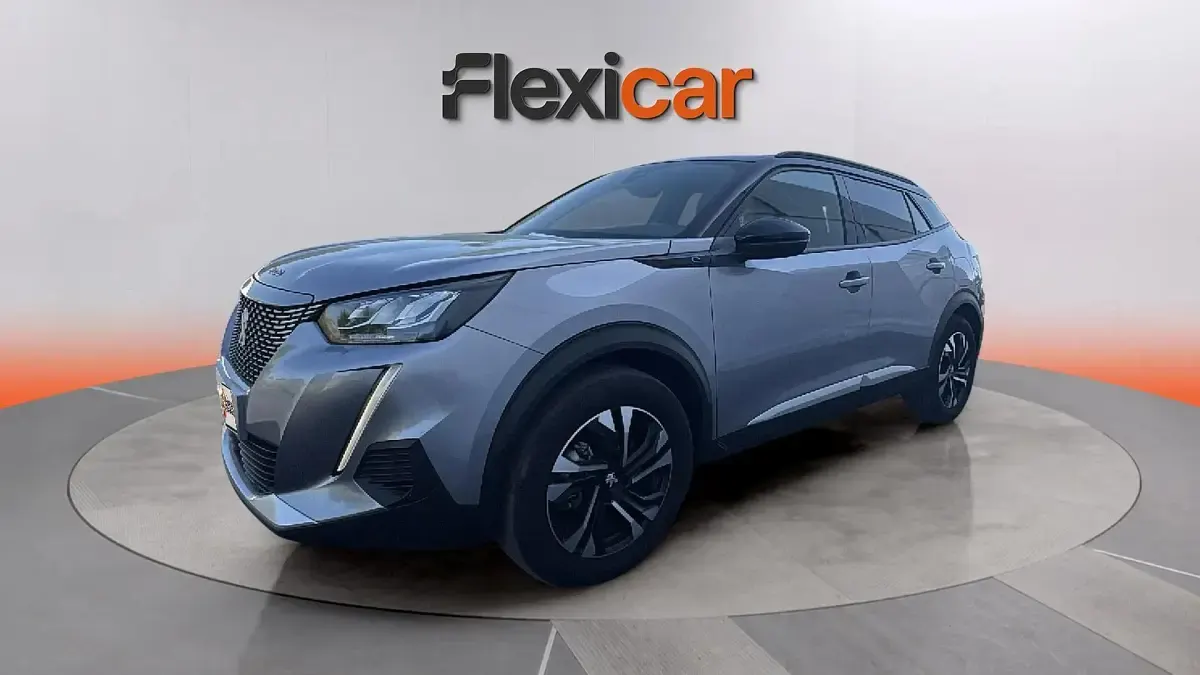 Usado Peugeot e-2008 Allure 100 kW (136 CV) 2022 Gris SUV