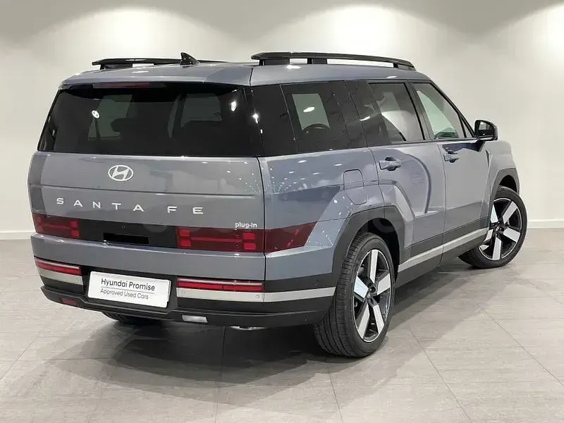 Usado Hyundai Santa Fe Style 253 CV (186 kW) 2025 Gris / plata SUV